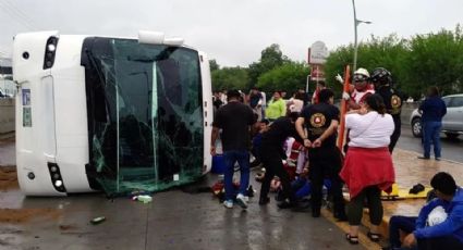 Autobús turístico se vuelva en carretera de Nuevo León; hay 53 personas lesionadas