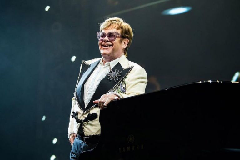 Elton John confiesa que sufre de diversos problemas de salud