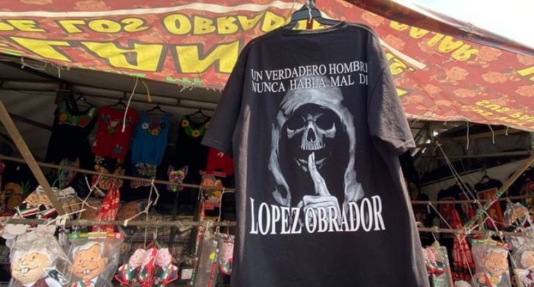 AMLO habló sobre la playera de la Santa Muerte que lo apoya. Foto: Twitter