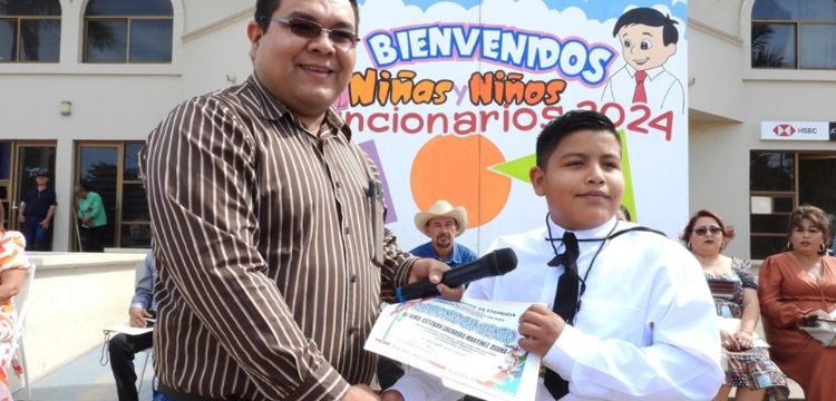 Día del niño: El pequeño Esteban Martínez es alcalde de Etchojoa por un día