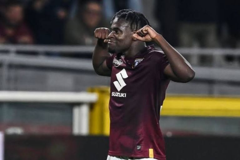 Duván Zapata podría llegar a Cruz Azul