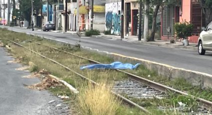 Encuentran a hombre baleado sobre vías férreas en Monterrey; sería migrante