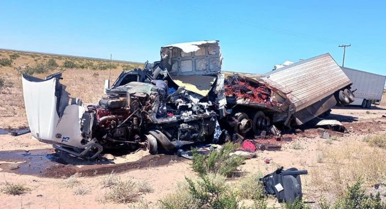 Chocan dos tráileres en carretera San Luis Río Colorado - Sonoyta; hay dos lesionados