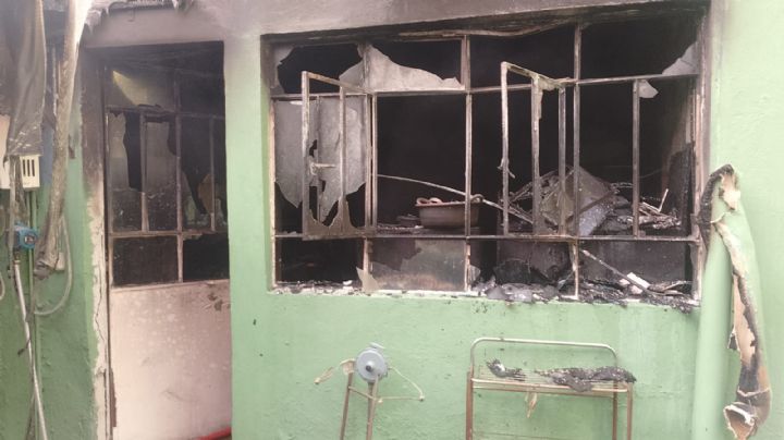 Un 'perrito' muerto, el saldo de un fuerte incendio en una vivienda al Norte de CDMX