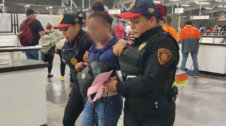 Milagro: Policías evitan que mujer se arroje a las vías del Metro en Pantitlán