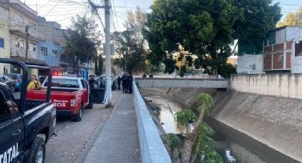 Vecinos salen a caminar y se encuentran con un cadáver tirado en un canal de Naucalpan