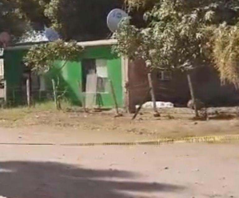 El cuerpo fue cubierto con una sábana blanca