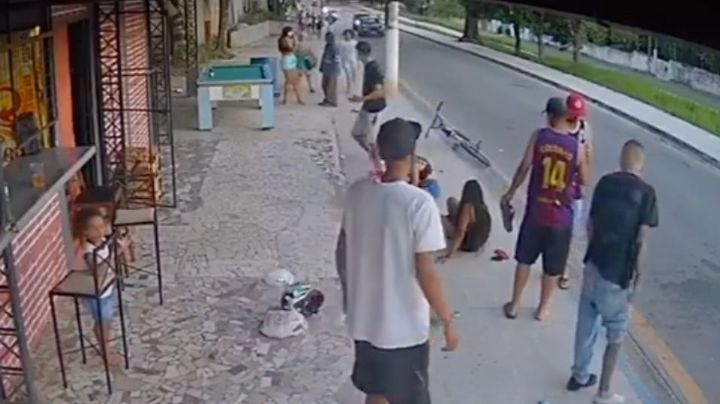  Motociclista causa una tragedia al ir a exceso de velocidad y arrolla a 5 personas