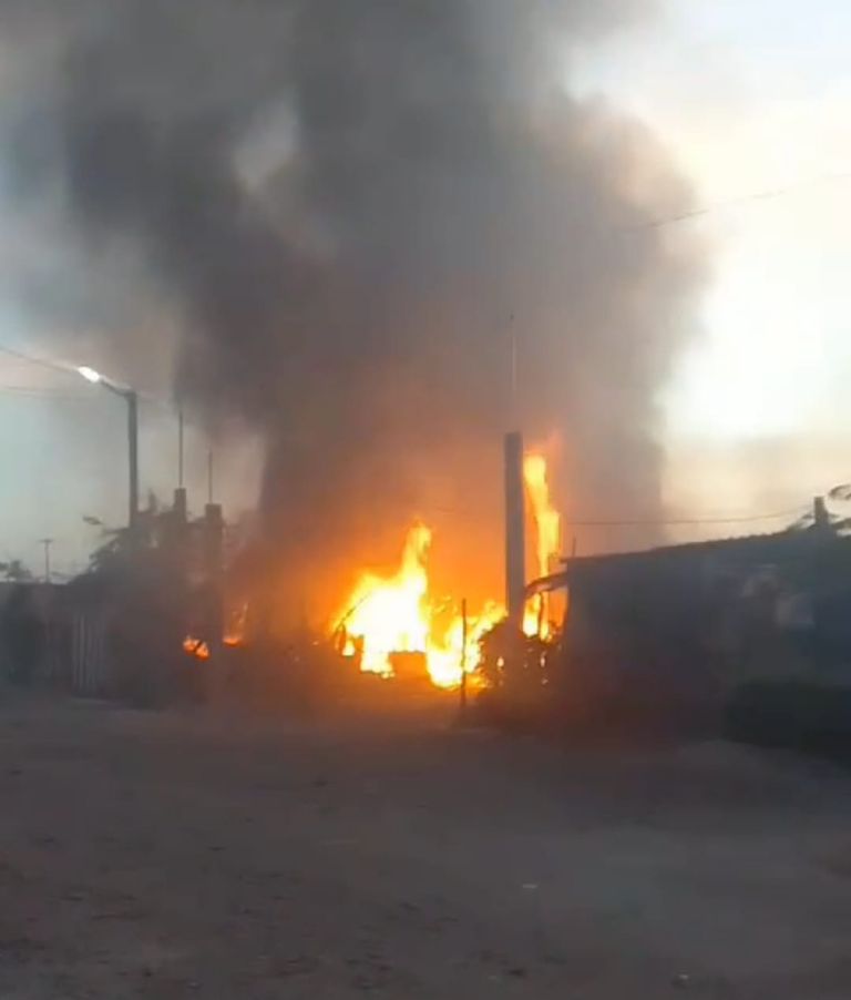 Incendio en Cajeme moviliza a los Bomberos. Foto: Facebook