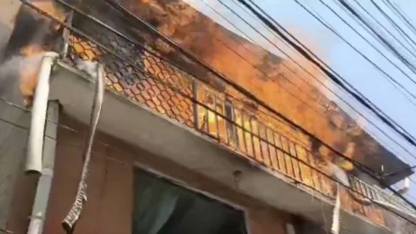 Incendio consume vivienda en Naucalpan dejando atrapadas a personas; esto sucedió