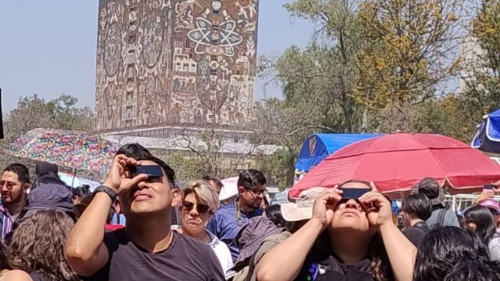 Abarrotan Ciudad Universitaria para ver el Eclipse Solar; caos en Insurgentes Sur