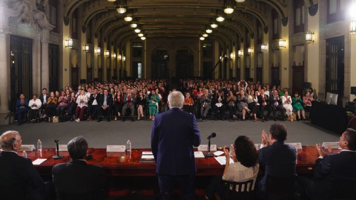 FOTOS: Así fue la reunión de AMLO con legisladores de Morena en Palacio Nacional