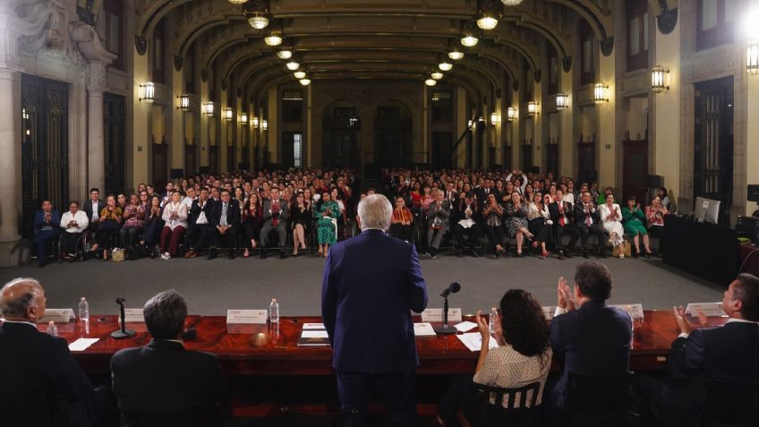 FOTOS: Así fue la reunión de AMLO con legisladores de Morena en Palacio Nacional