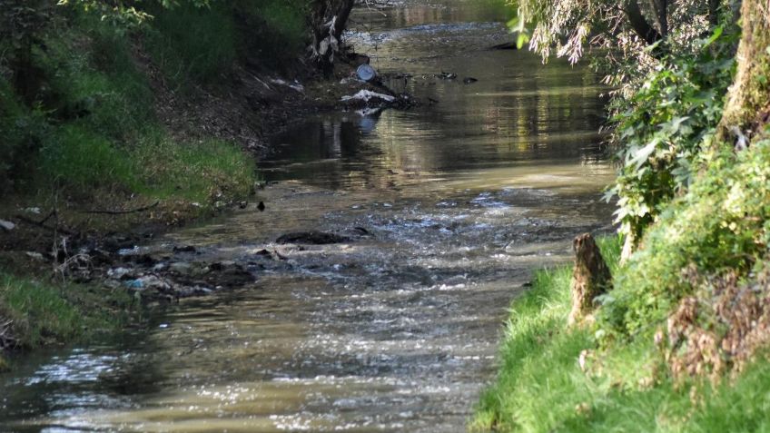 Hallan cuerpo en un tambo en río de Cuautitlán Izcalli; la causa de muerte es un misterio