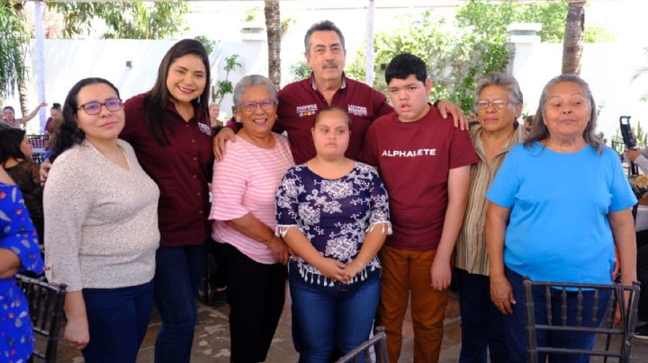 Javier Lamarque acompaña a mamás en el festejo del Día de las Madres