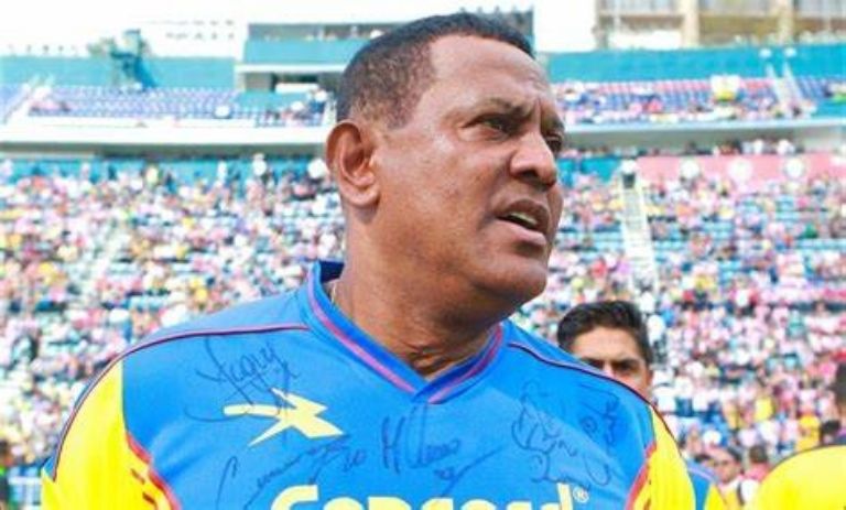 Antonio Carlos Santos arremete contra el América