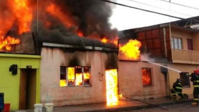 Hombre ebrio incendia su casa con su familia adentro en Guasave, Sinaloa