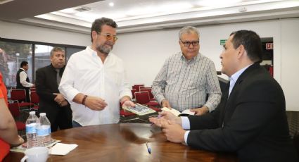 Abel Murrieta es homenajeado con la presentación de libro 'Historias de un Cajemense'