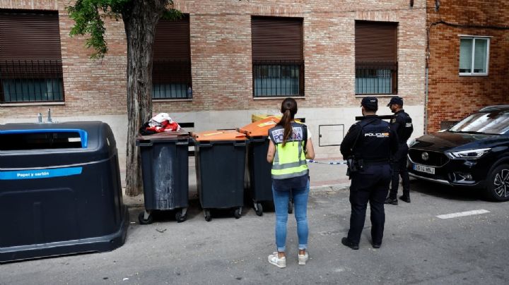Alarma en España: Encuentran a bebé golpeada y sin vida en botes de basura