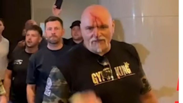 Batalla campal previa al combate: John Fury resulta herido