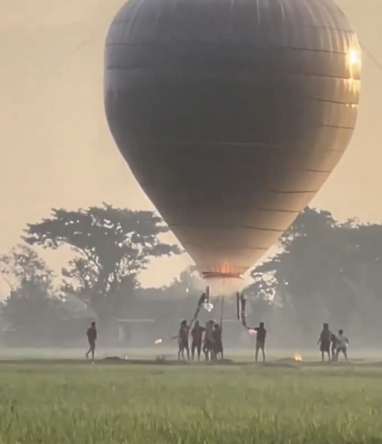 Adolescentes heridos tras explosión de globo aerostático en Indonesia