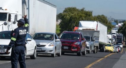 Fuga de combustible en ducto de Pemex provoca cierre de autopista en Monterrey