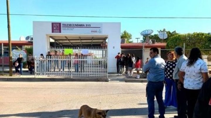 Padres de familia protestan: Piden instalación de cobertizo en telesecundaria de Empalme