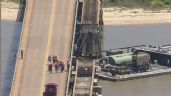 Foto ilustrativa de la nota titulada VIDEO: Barco choca contra puente ferroviario en Texas, causa derrame de petróleo