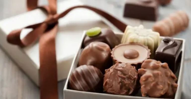 No necesariamente tienen que ser chocolates, sino cualquier otra golosina de su preferencia