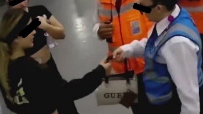 Personal del AICM muestra honestidad al devolver bolsa con fuerte suma de dinero