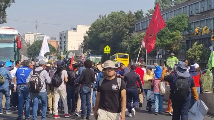 BLOQUEO en avenidas de CDMX; manifestación de CNTE desata riñas
