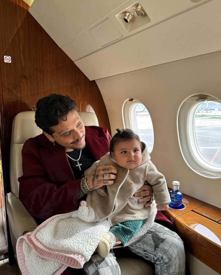 Christian Nodal llora por el futuro de su hija