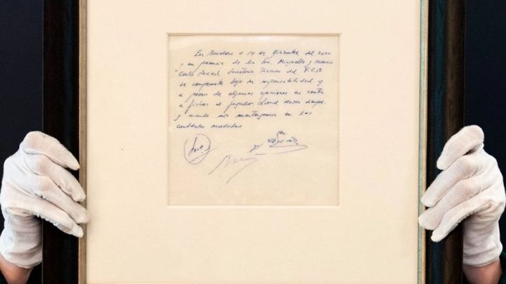 La servilleta de Messi que selló su fichaje con el Club Barcelona se vende por casi 1mdd