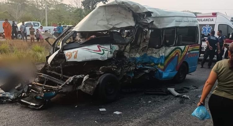 VIDEO: 12 muertos tras choque en carretera de Tabasco; algunos quedaron prensados