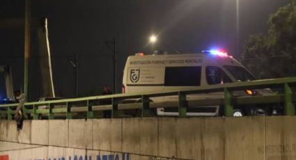 Quedó colgado de un puente: Motociclista muere al derrapar sobre puente de Avenida Central