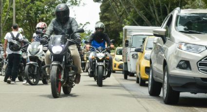 Humillación vial: Motociclista arrepentido tras confrontar a conductor; huye despavorido