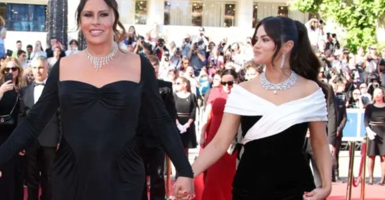 Karla Sofía Gascón hace historia en Cannes al ganar como Mejor Actriz por el filme Emilia Pérez