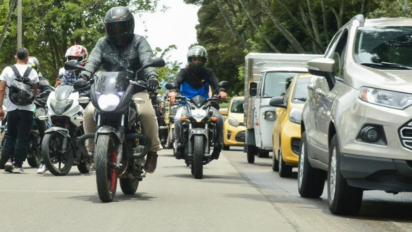 Humillación vial: Motociclista arrepentido tras confrontar a conductor; huye despavorido