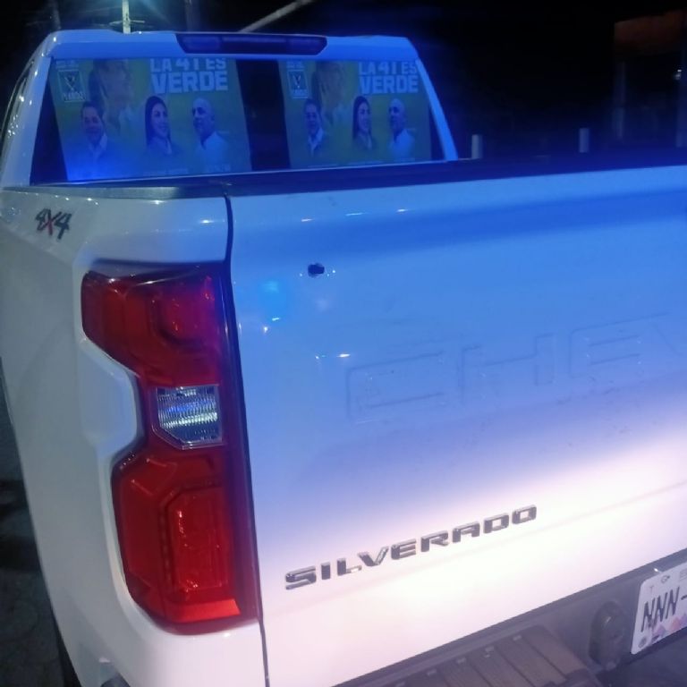 Balean camioneta de 'Lalo Paletas', candidato a la presidencia municipal de Chalco