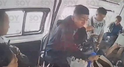 VIDEO: En un minuto delincuentes asaltan combi de transporte en Naucalpan, Edomex