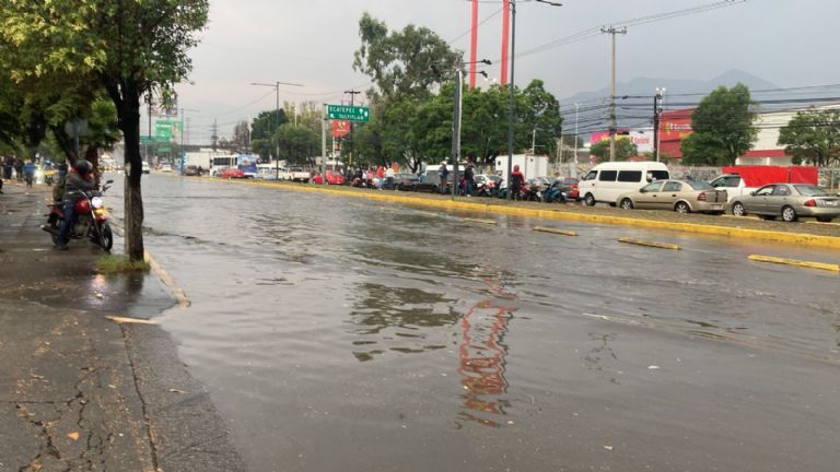 Inundaciones en la López Portillo, en Tultitlán