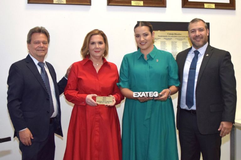 María Bours es reconocida por el Tecnológico de Monterrey por su merito académico