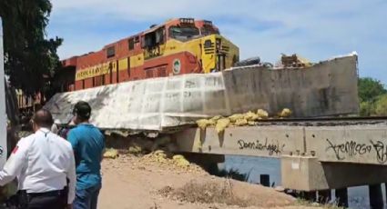 Tren choca contra tráiler cargado de papas en Cajeme; el segundo accidente de este tipo