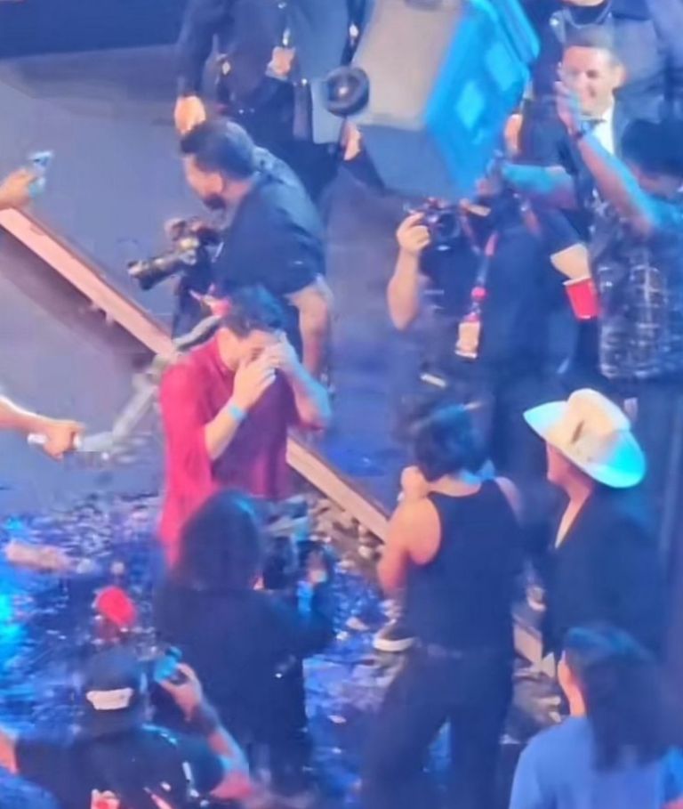 Eduin Caz ataca a su cuñado por la espalda 