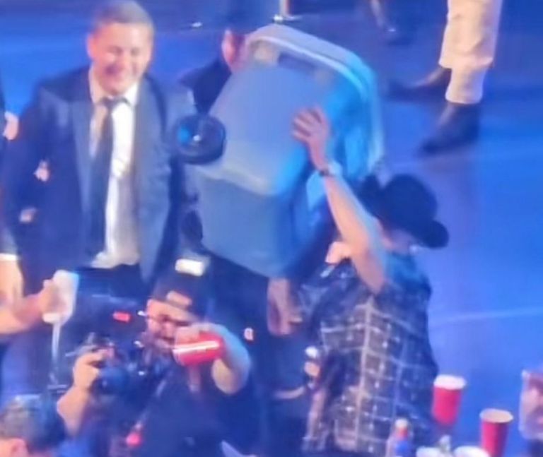 Critican a Eduin Caz por golpear a su cuñado