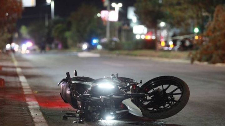 Guanajuato: Fuerte choque entre camión de bomberos y motocicleta deja 1 muerto
