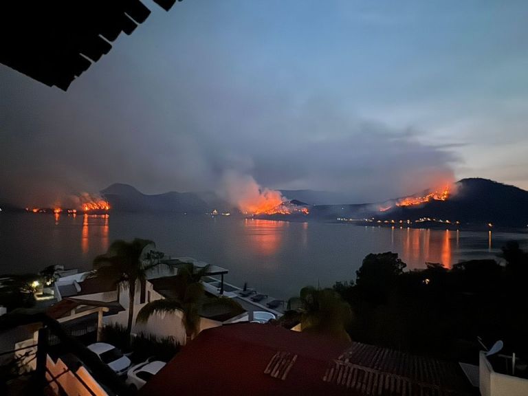 Incendio consume Velo de Novia en Valle de Bravo