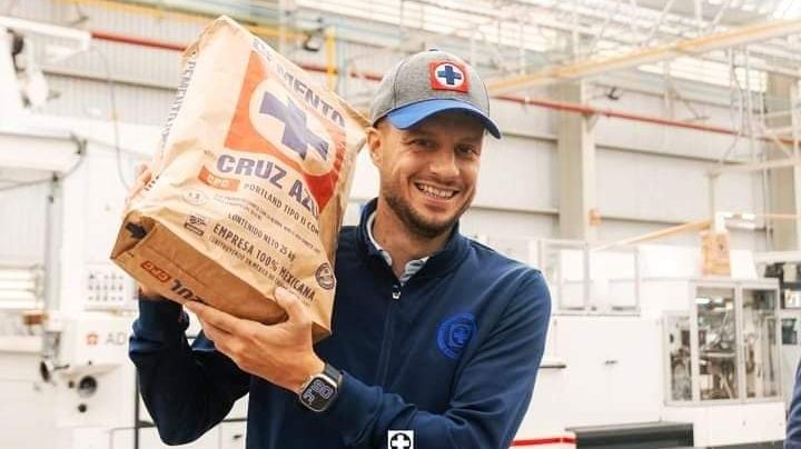 Cruz Azul apuesta por Anselmi y lo renueva hasta 2027 previo al duelo contra Pumas