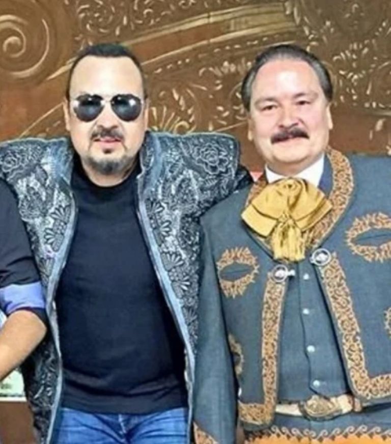 Pepe Aguilar destapa si tiene una competencia con su hermano