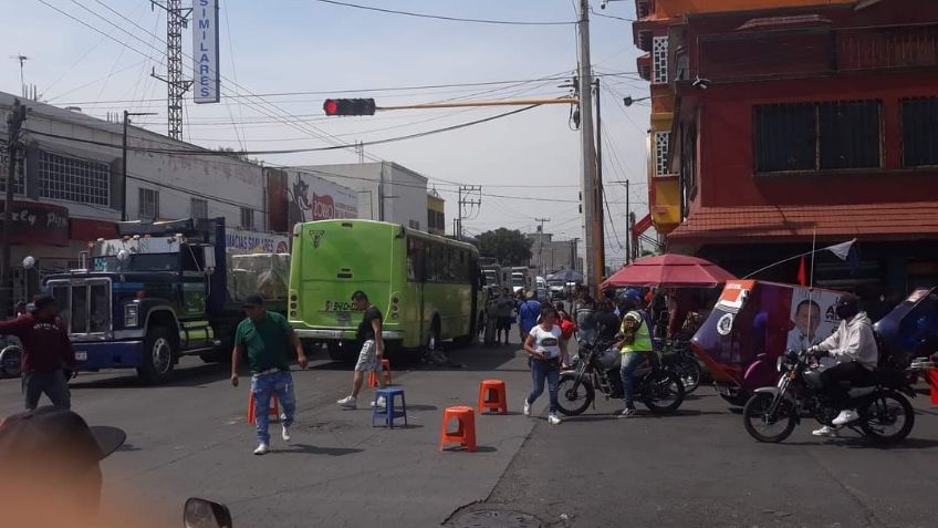 VIDEO: Camión de transporte público atropella a un abuelito en Valle de Chalco